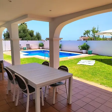 Evans Realty Av & Piscina & Bbq & Chill Out וילה