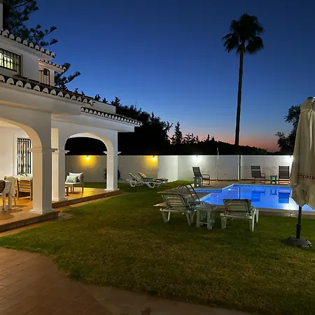 Evans Realty Av & Piscina & Bbq & Chill Out Вилла *