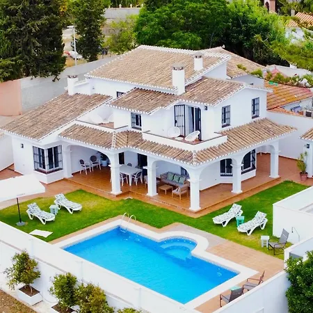 Evans Realty Av & Piscina & Bbq & Chill Out Вилла